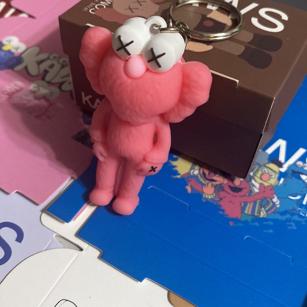 KDOLL KEYCHAIN - Picture 2 of 2